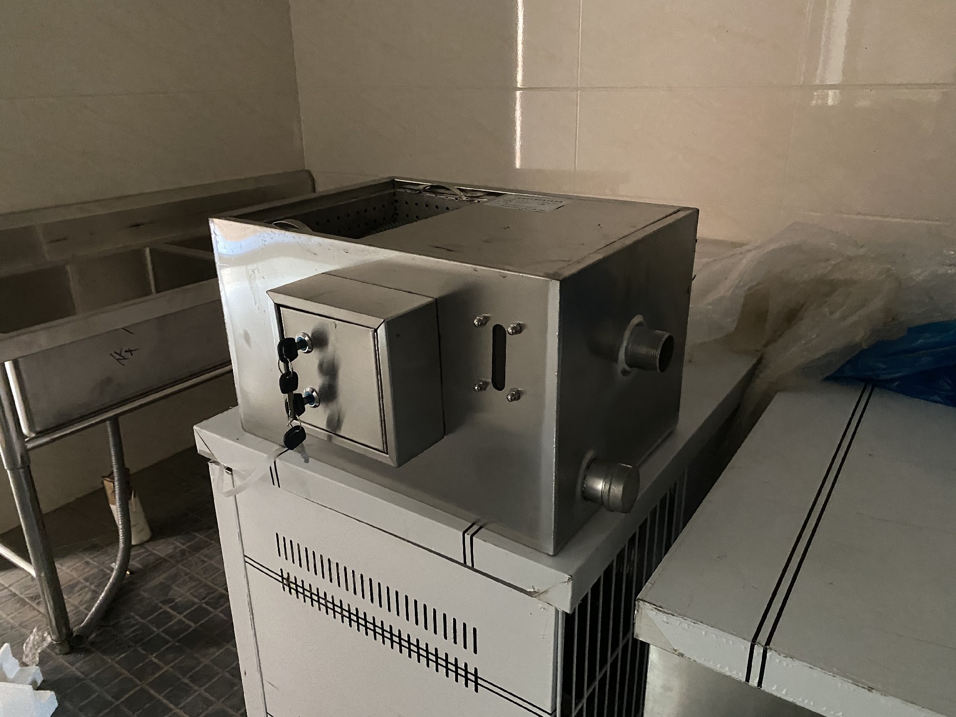 厨房污废水油水分离器照片